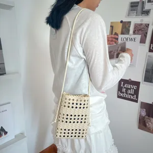 Borsa a tracolla traforata intrecciata da donna, borsa casual chic con elegante mesh.