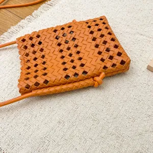 Borsa a tracolla intrecciata arancione, mini custodia per telefono con cinturino sottile.