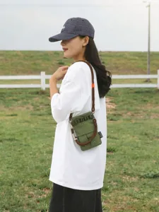 Korean style grid crossbody bag, fashion outdoor casual shoulder bag for daily travel use.