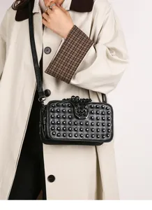 Sac bandoulière en cuir souple clouté style punk noir sac tendance pour la mode quotidienne