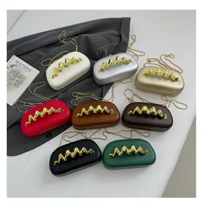 Elegante Abendtasche mit Metall-Wellen-Griff, modische Umhängetasche für Damen und Partys.