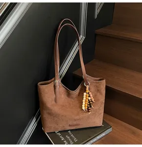 Elegante braune Wildleder Tasche für Damen, große Schultertasche, schicke Herbst Winter Tasche.