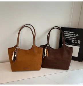 Detailansicht der Damen Vintage Wildleder Shopper Tasche, große Kapazität, Umhängetasche.