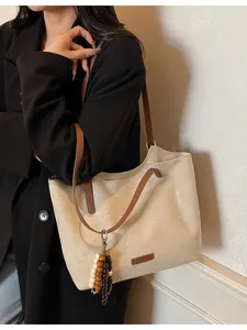 Vintage Wildleder Shopper für Damen, große Umhängetasche mit stilvollem Holzperlen Anhänger.