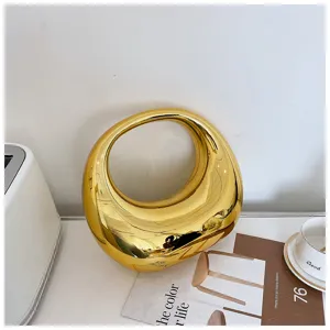 Bolso de hombro escultorico de acrilico dorado elegante bolso metalico minimalista