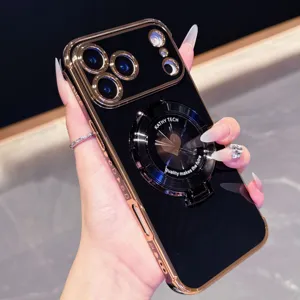 Detail van gegalvaniseerde hart telefoonhoesje, luxe magnetische ringstandaard en lensbescherming.