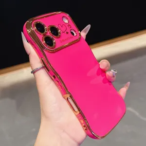 Custodia per telefono con cuore doppio ondulato rosa brillante con bordi dorati.