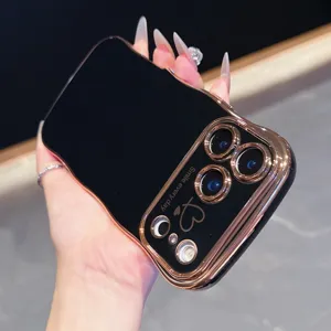 Dettagli della custodia per telefono ondulata galvanizzata con protezione per fotocamera.