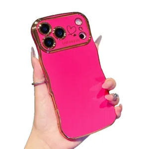 Cover per telefono ondulata galvanizzata a doppio cuore rosa vivo con cornice dorata per iPhone