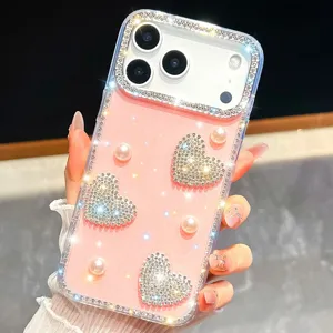 Fundas para teléfono rosa brillante con diamantes y corazón de perlas para iPhone.