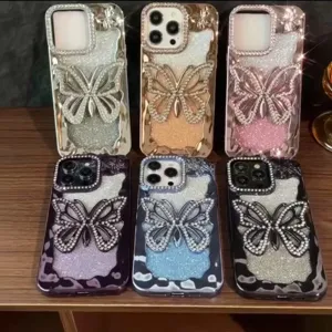 Gedetailleerd overzicht van glitter strass vlinder telefoonhoesje met gegalvaniseerde golvende rand.