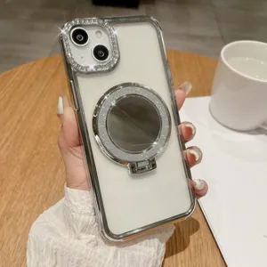 Λεπτομερής λήψη θήκης iPhone με μαγνητική βάση καθρέφτη και στρας στην κάμερα.
