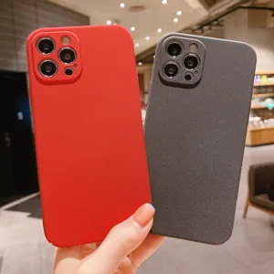 Coque de téléphone effet velours sable mat pour iPhone, étui de protection uni détail.