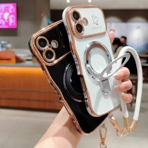 Gedetailleerd overzicht van gegalvaniseerde hart telefoonhoesje met ringstandaard voor iPhone.