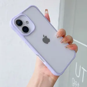 Nahaufnahme Detailansicht der lila dual-farbigen Acryl Schutzhülle für das Smartphone.