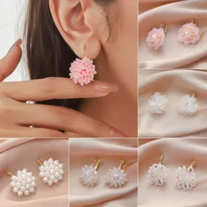 Boucles d'Oreilles Pendantes Élégantes en Perles de Fleurs Vintage Françaises pour Femmes Boucles d'Oreilles en Grappe de Perles Artificielles Fait Main de Luxe avec Pétales en Acrylique