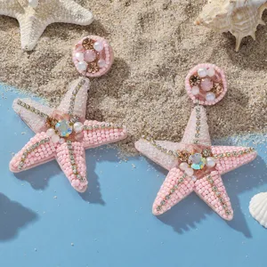 Orecchini pendenti a forma di stella marina di perline rosa, stile vacanza estiva.