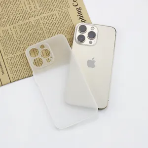 Vista detallada de la funda de teléfono de TPU ultrafina esmerilada translúcida.