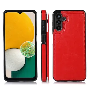 Vista dettagliata della custodia a portafoglio in pelle rossa con slot per carte laterale.