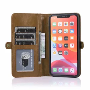 Custodia a portafoglio in pelle marrone con vari scomparti per carte e supporto per smartphone.