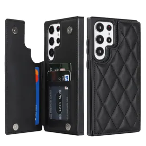 Funda de cartera de cuero acolchado negro con ranuras para tarjetas y doble cierre magnético.