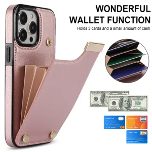 Vista detallada de la funda de cuero rosa con ranuras para tarjetas y botones de metal.