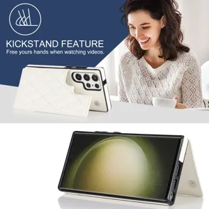 Funda de teléfono de cuero acolchado blanco con soporte y ranura para Samsung Galaxy Ultra.