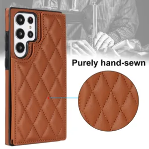 Vista detallada de la funda de cartera de cuero acolchado Samsung S25 Ultra con ranura para tarjeta.