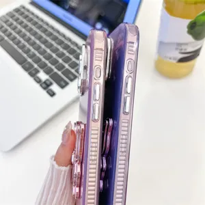 Gedetailleerde close-up van het glitter telefoonhoesje met stijlvolle vlinderstandaard.