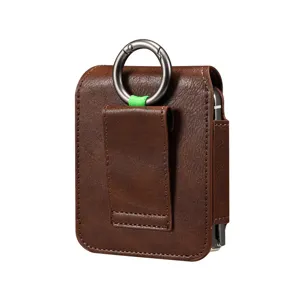 Braune Leder-Klapp-Handytasche Detail, Vintage-Gürtelholster mit Metall-Hängering.