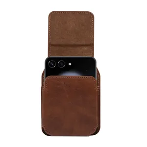 Braunes Leder Handy Gürteltasche Detailaufnahme, Vintage Ölwachs Textur für Faltbildschirme.