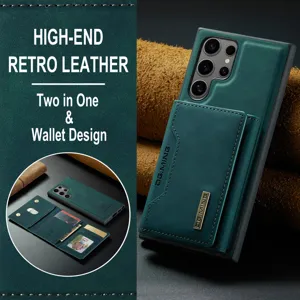 Détail de coque de téléphone portefeuille magnétique en cuir rétro avec emplacements cartes.