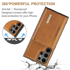 Détail en gros plan montrant le porte-cartes en cuir et la protection de caméra.