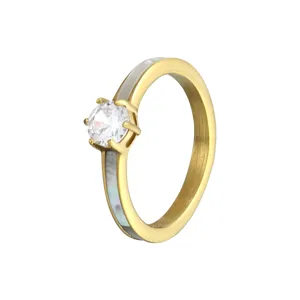 Bague en acier titane plaqué or 14k avec zircone étincelante et incrustation de nacré.