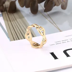 Bague maillons en acier titane plaqué or, anneau géométrique minimaliste nez de cochon pour femme.