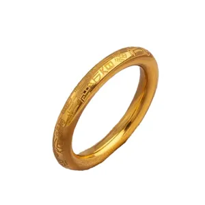 Nouveau style chinois bague en acier titane doré avec sculptures de bénédiction femmes