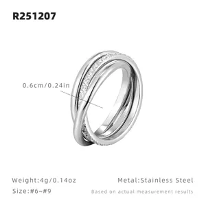 Bague multi-anneaux entrelacés en acier inoxydable argenté avec cristaux, taille 6 à 9.