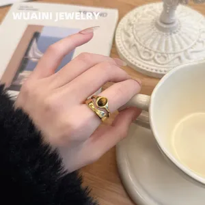 Bague en or double couche minimaliste avec pierre ovale bijou empilable élégant pour femme