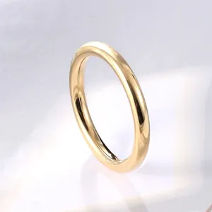 Bague Lisse Simple en Acier Titane Minimaliste Bague Alliance Géométrique pour Unisexe Bijoux de Mode Quotidiens
