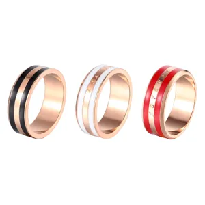Bague minimaliste en acier inoxydable or rose avec email colore et gravure forever.
