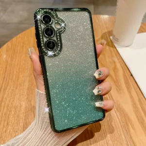 Custodia per telefono morbida con glitter sfumati di strass di lusso, dettaglio camera.
