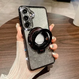 Vista dettagliata della custodia per telefono con strass e glitter di lusso con supporto.
