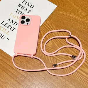 Gedetailleerd overzicht van het roze siliconen hoesje met verstelbare crossbody-koord.