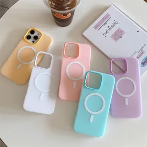 Détail de coque de téléphone mate magnétique aux couleurs pastel avec compatibilité MagSafe.