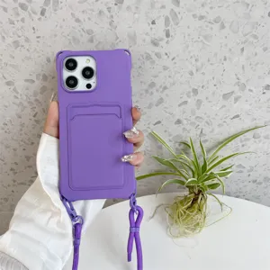 Paarse iPhone hoesje met kaarthouder en verstelbaar koord voor dagelijkse valbestendige bescherming.