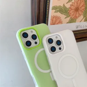 Gros plan coque de téléphone magnétique silicone, design couleur macaron vert et blanc mat.