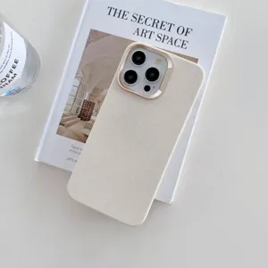 Coque de téléphone minimaliste en cuir synthétique uni avec cadre d'appareil photo en métal