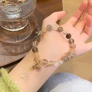 Bracelet en cristal de quartz rutilé en pierre naturelle fait main avec pendentif coquillage.