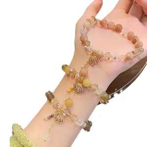 Bracelet de chaine de main coquillage perle cristal pierre naturelle design doux vue principale