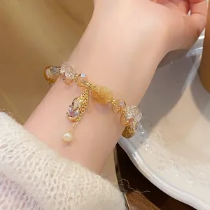 Charming Chinese style Pixiu crystal beaded bracelet with pearl pendant for charming women.